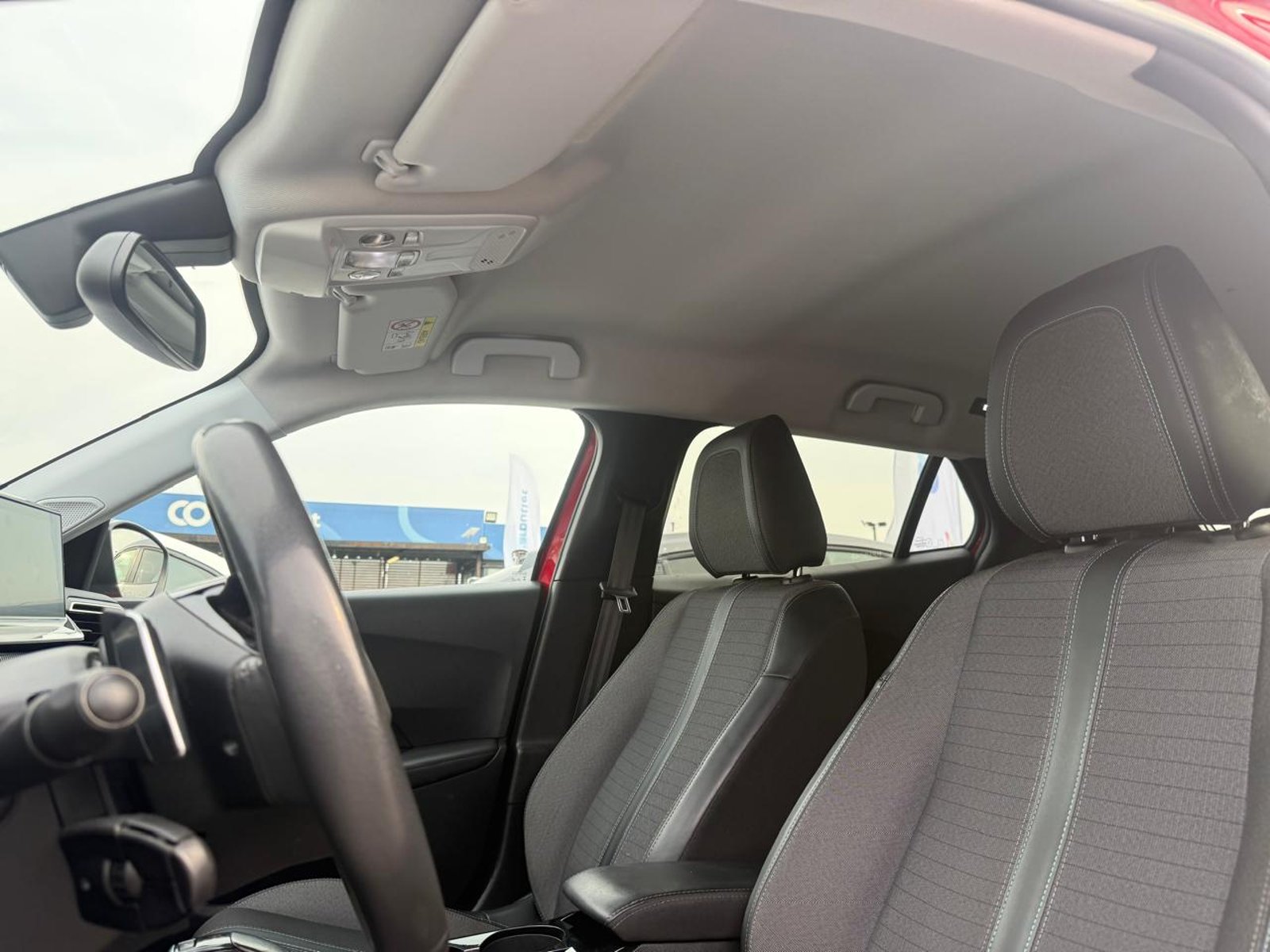 Peugeot 2008 ALLURE BLUEHDI 1.5 AUT 2022 - Imagen 10 de 20