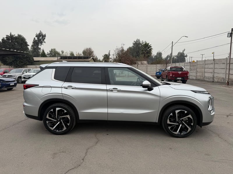 Mitsubishi OUTLANDER GLS 4X4 2.5 AT 2024 - Imagen 6 de 20