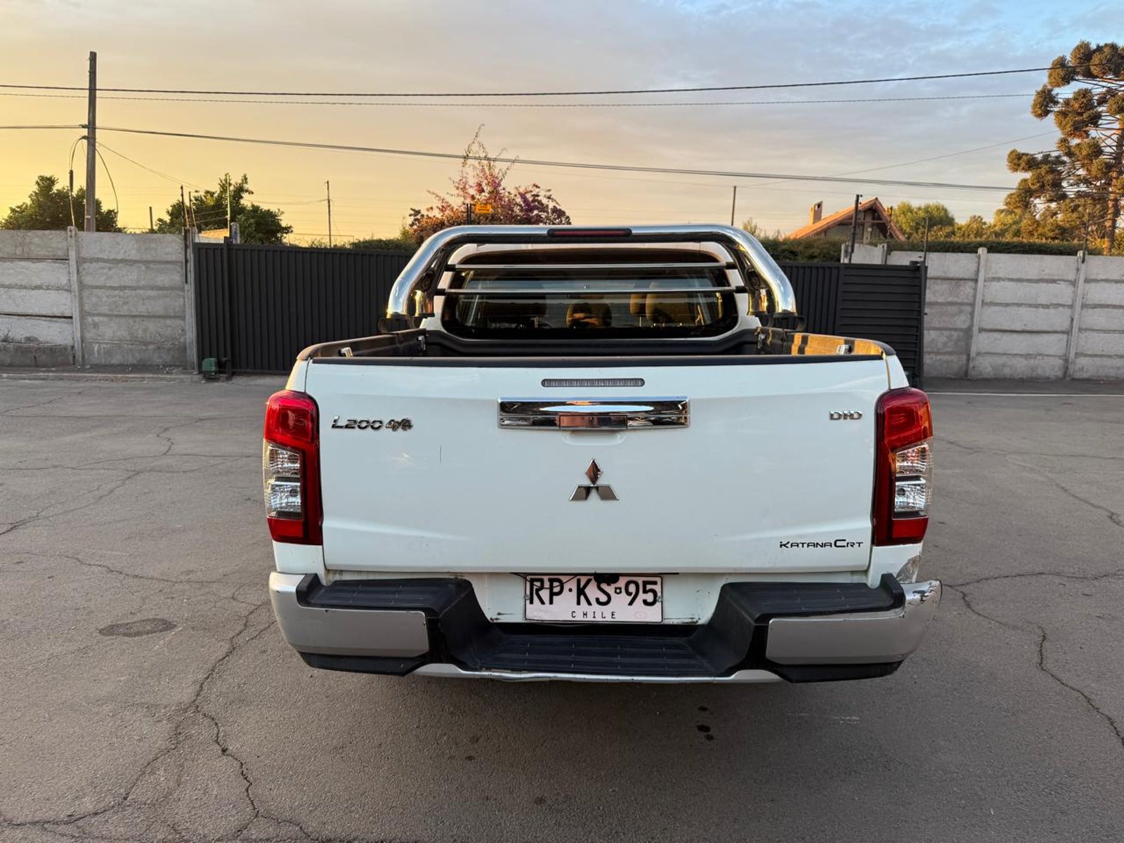 Mitsubishi L200 D/C TD KATANA CRT 4X4 2022 - Foto 4 de 20