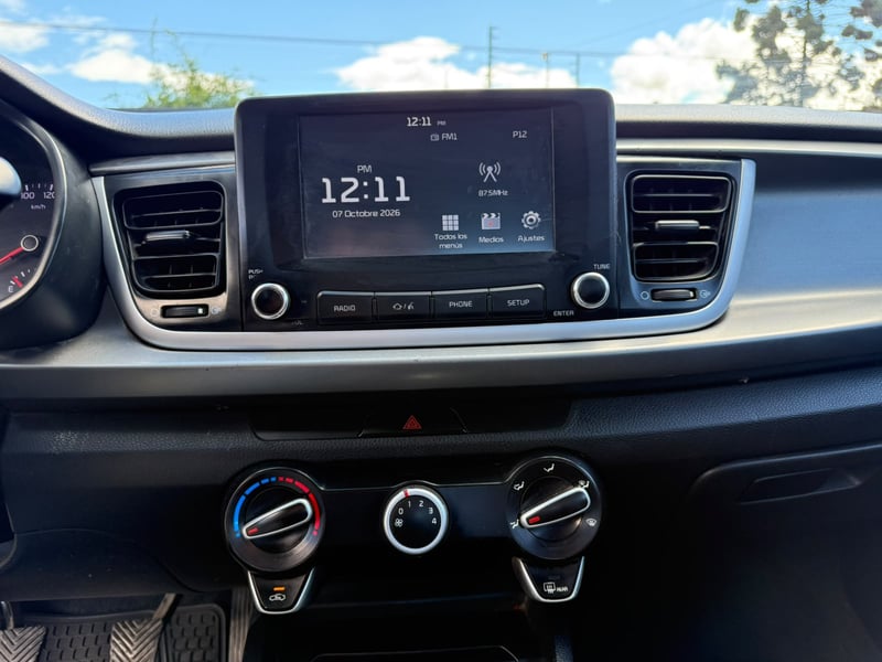Kia RIO 4 LX 1.4 2019 - Imagen 14 de 18