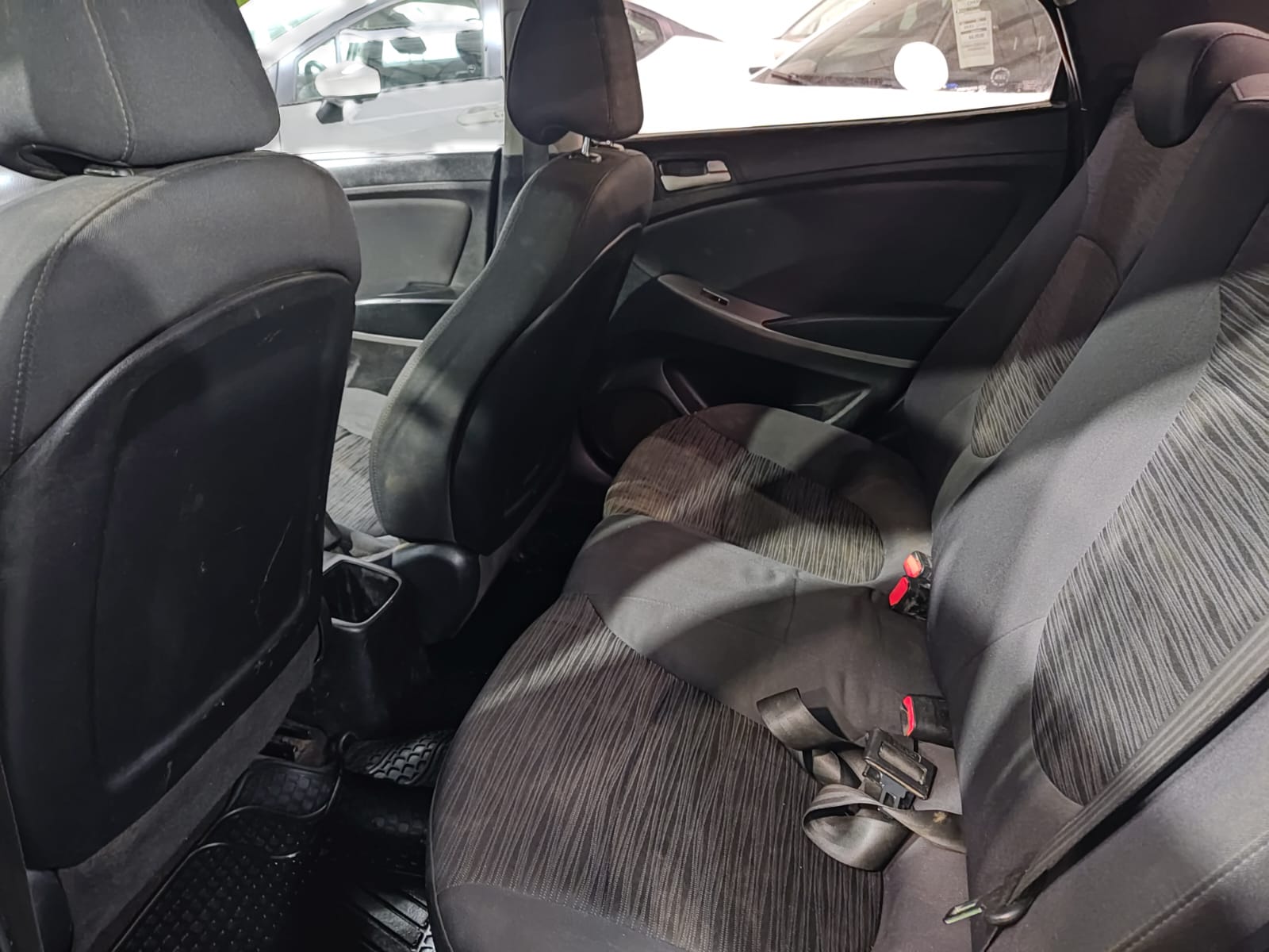 Hyundai ACCENT GL 1.4 2015 - Imagen 9 de 11