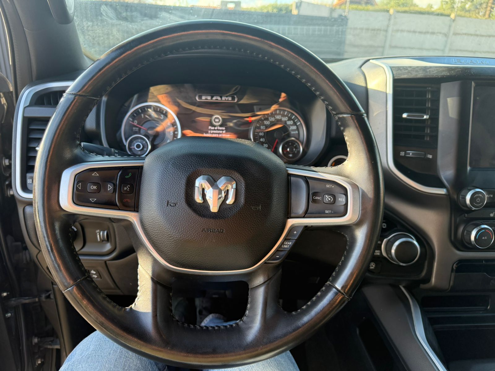 RAM 1500 BIG HORN CREW CAB 4X4 3.6 AUT 2022 - Imagen 11 de 18