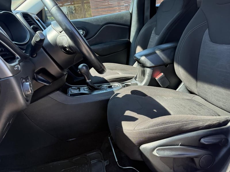 Jeep CHEROKEE LONGITUDE 4X2 2019 - Imagen 11 de 20