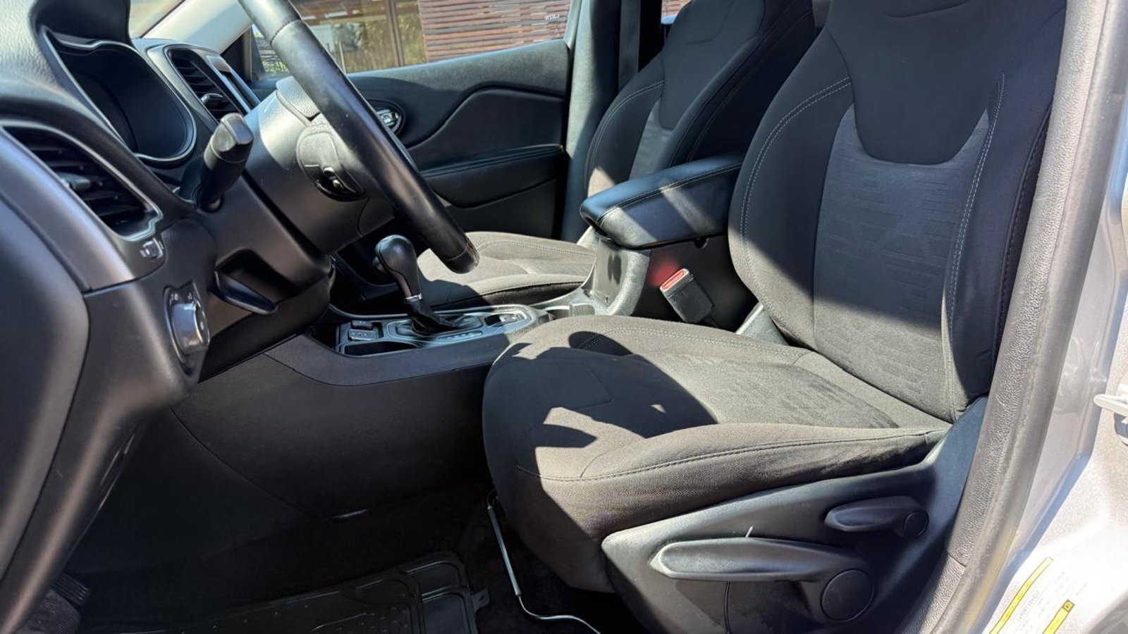 Jeep CHEROKEE LONGITUDE 4X2 2019 - Imagen 11 de 20