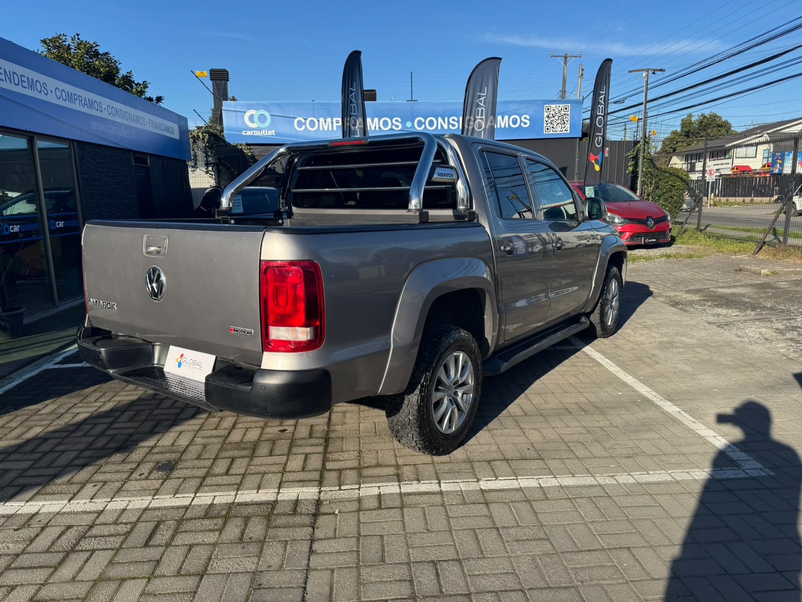 Volkswagen AMAROK COMFORTLINE 4X4 2.0 AUT 2023 - Foto 4 de 11