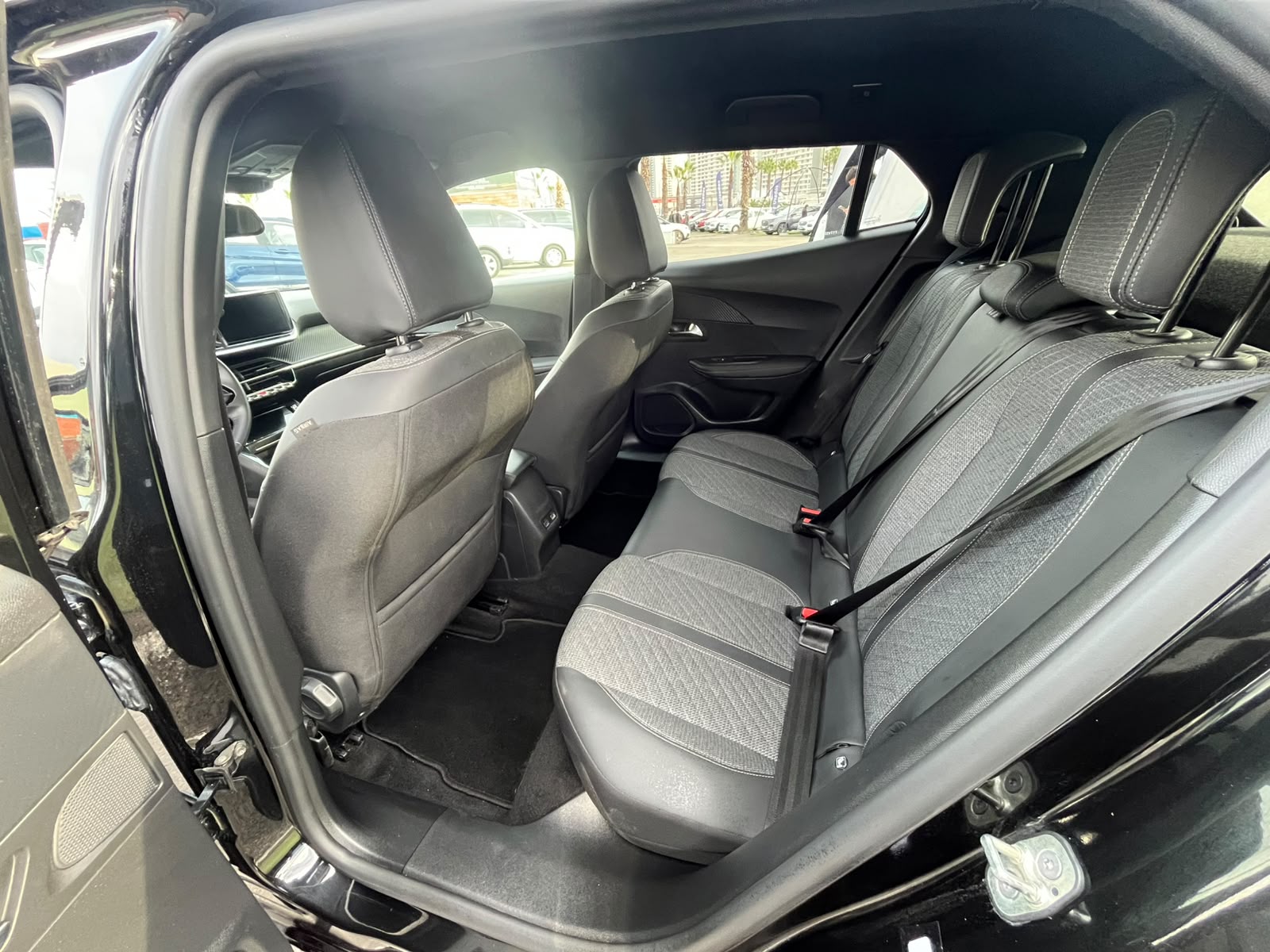 Peugeot 2008 BLUE HDI 130 EAT8 1.5 AUT 2025 - Imagen 16 de 18