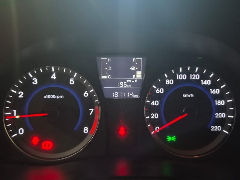 Hyundai ACCENT RB GL 1.4 2017 - Imagen 8 de 9