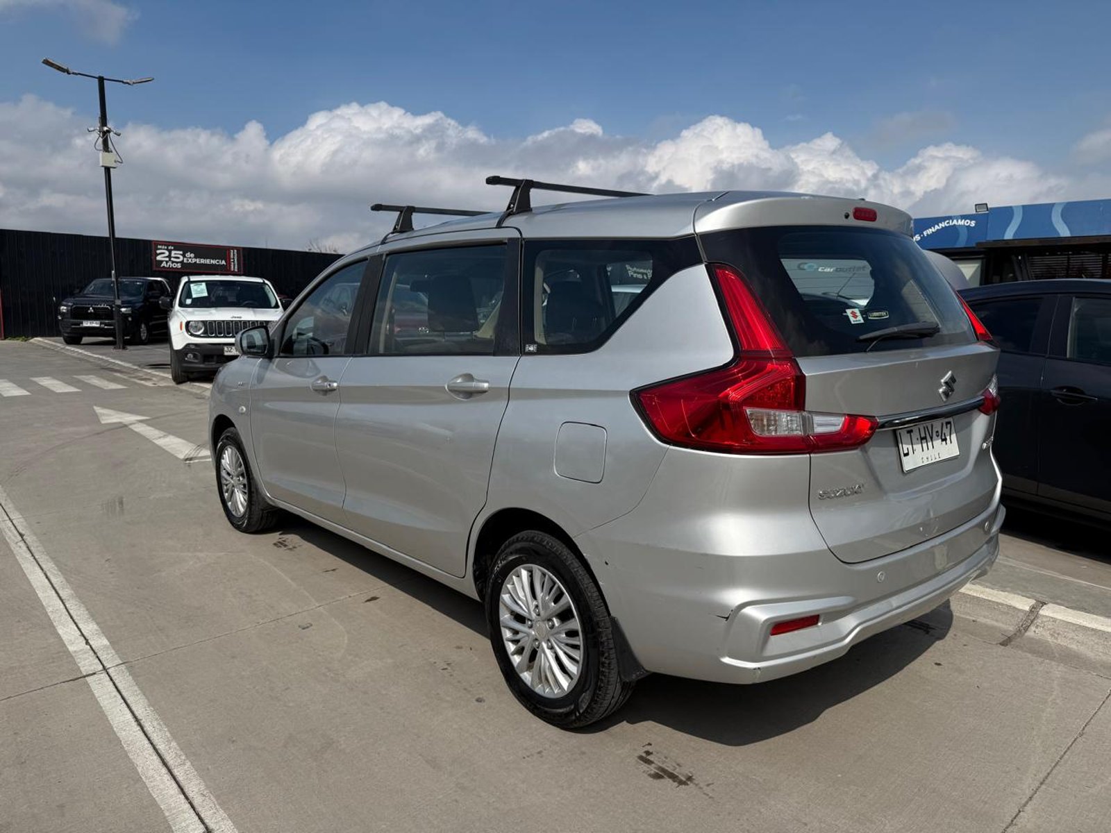 Suzuki ERTIGA GLX 1.5 2020 - Imagen 3 de 20