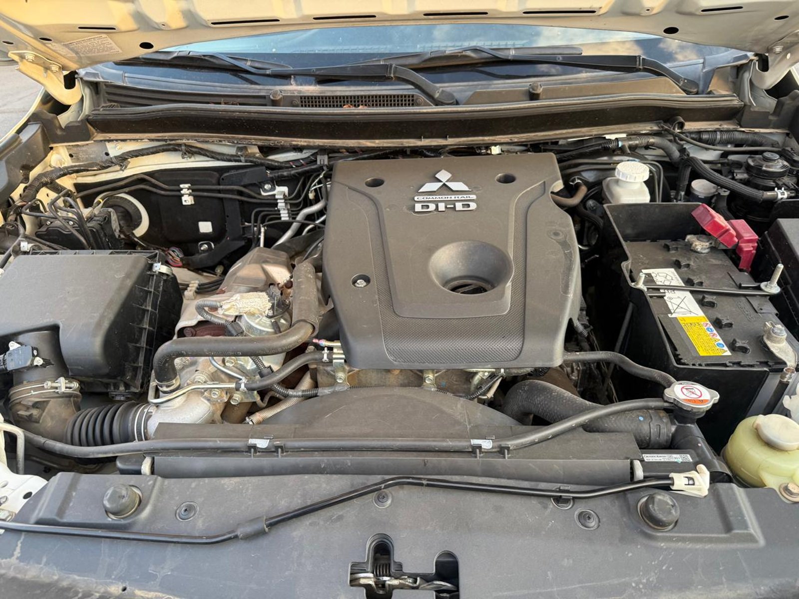 MITSUBISHI L200 D/C TD KATANA CRT 4X4 2022 - Imagen 9 de 20