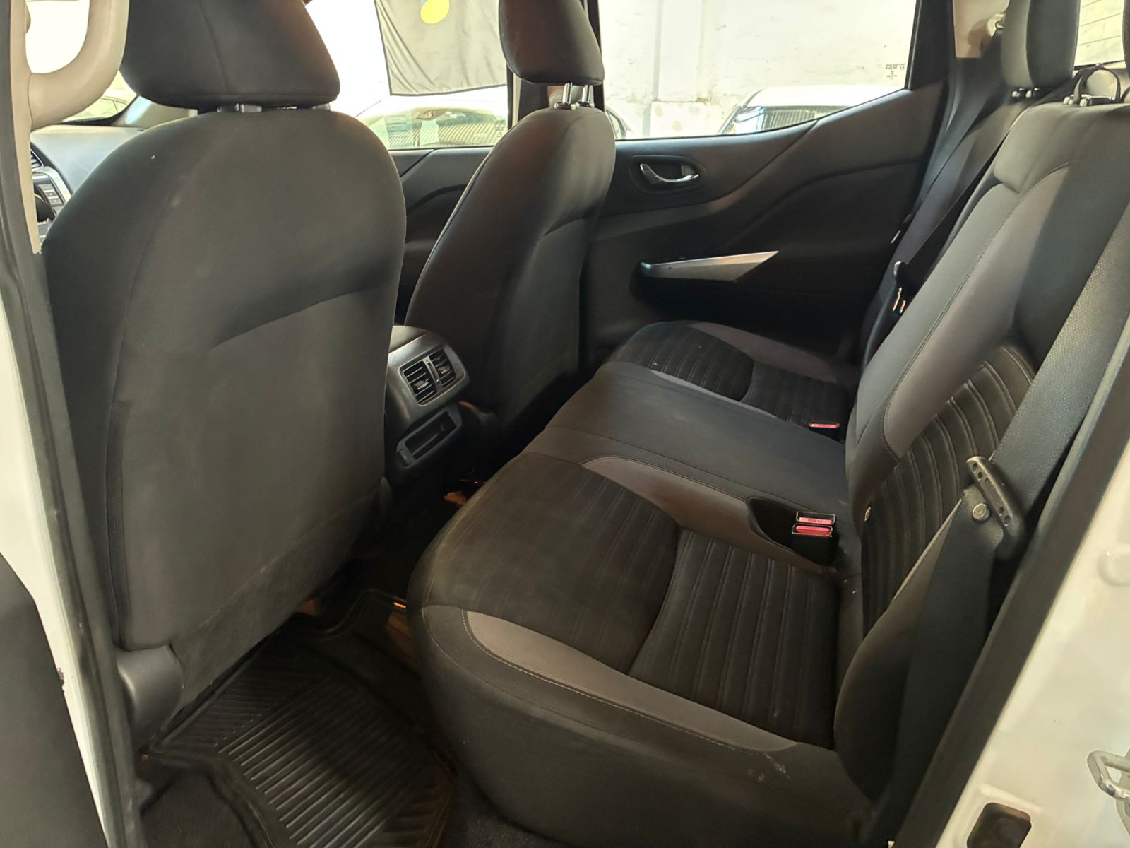 NISSAN NAVARA DC 4X4 2.3 AUT 2021 - Imagen 10 de 11