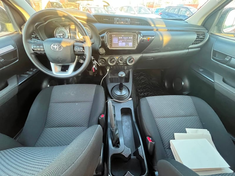 Toyota HI LUX DCAB MT 4X4 2.4 2024 - Imagen 11 de 18