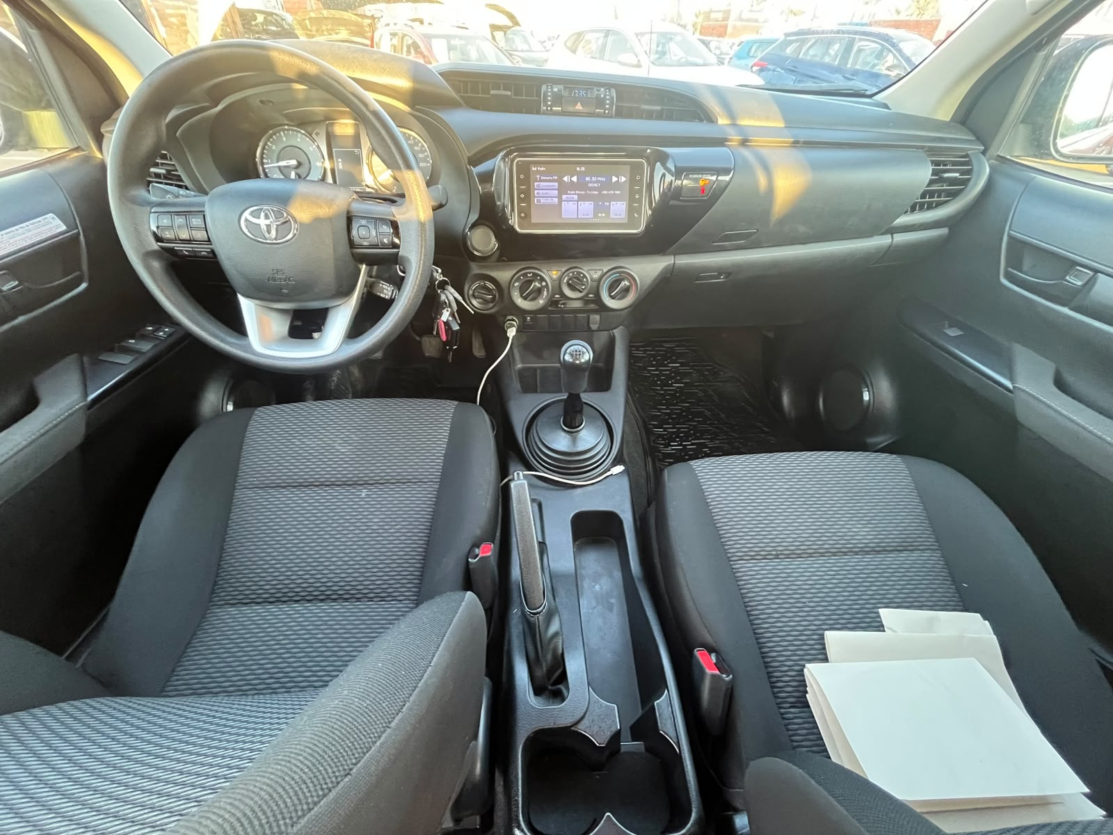 Toyota HI LUX DCAB MT 4X4 2.4 2024 - Imagen 11 de 18