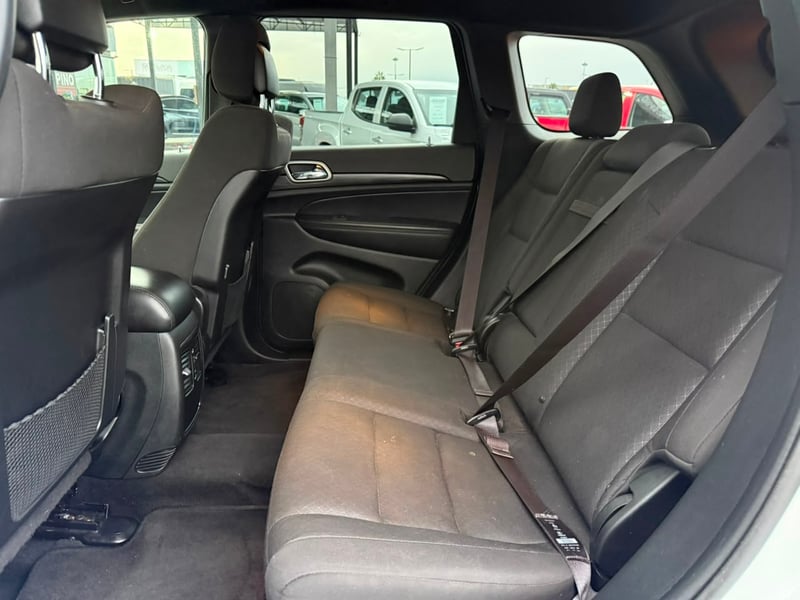 Jeep GRAND CHEROKEE LAREDO 3.6 AUT 2022 - Imagen 16 de 19