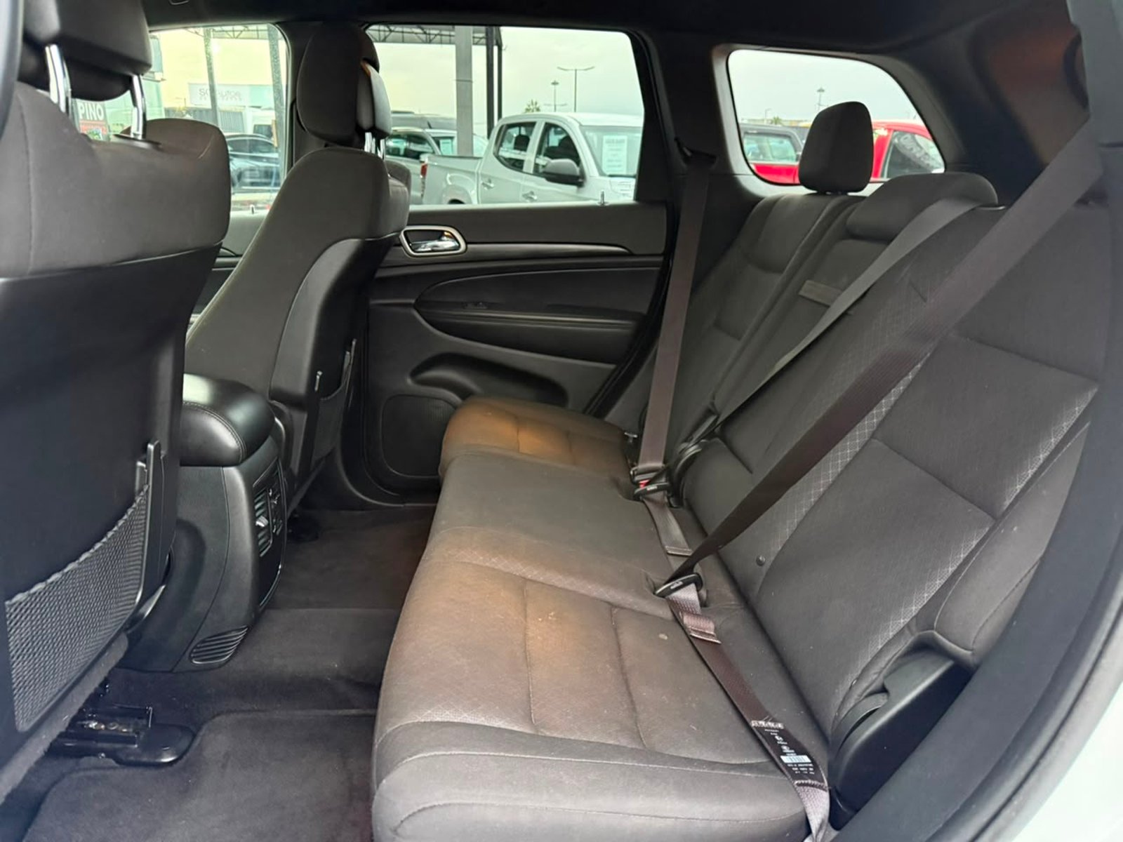 Jeep GRAND CHEROKEE LAREDO 3.6 AUT 2022 - Imagen 16 de 19
