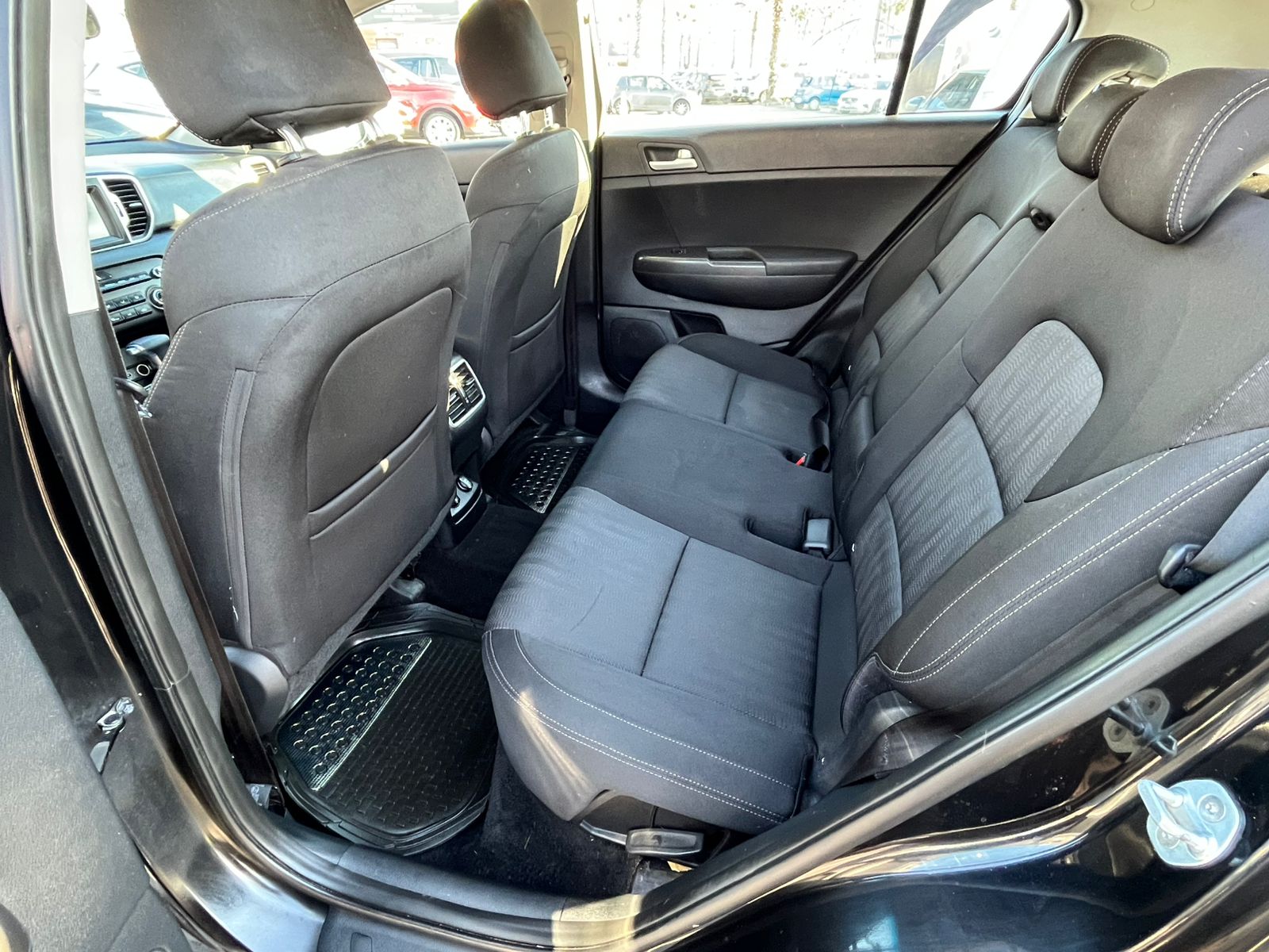 Kia SPORTAGE LX 2.0 2018 - Imagen 16 de 19
