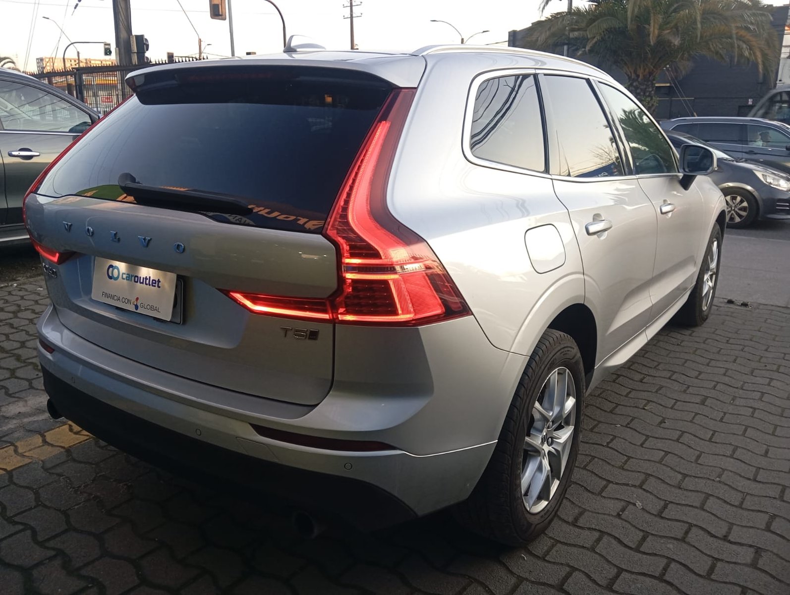 Volvo XC60 T5 MOMENTUM 4X4 2.0 AUT 2021 - Imagen 4 de 13