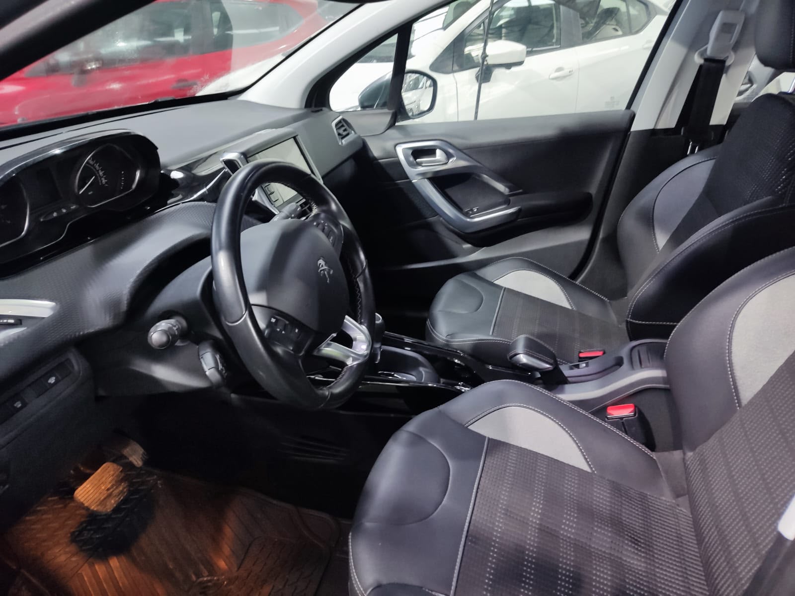 Peugeot 2008 ALLURE 1.2 AT 2018 - Imagen 10 de 13