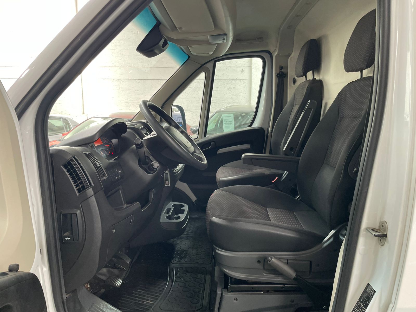 Peugeot BOXER L2H2 BLUEHDI 165 2.2 2024 - Imagen 10 de 11