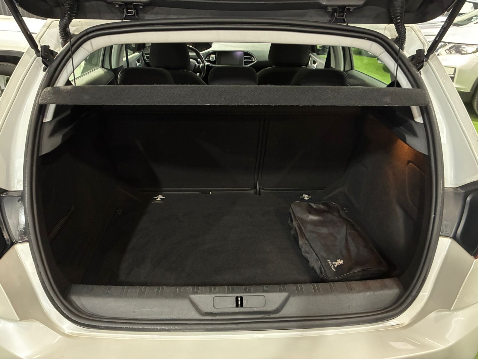 Peugeot 308 BLUEHDI 1.5 AUT 2020 - Imagen 11 de 12