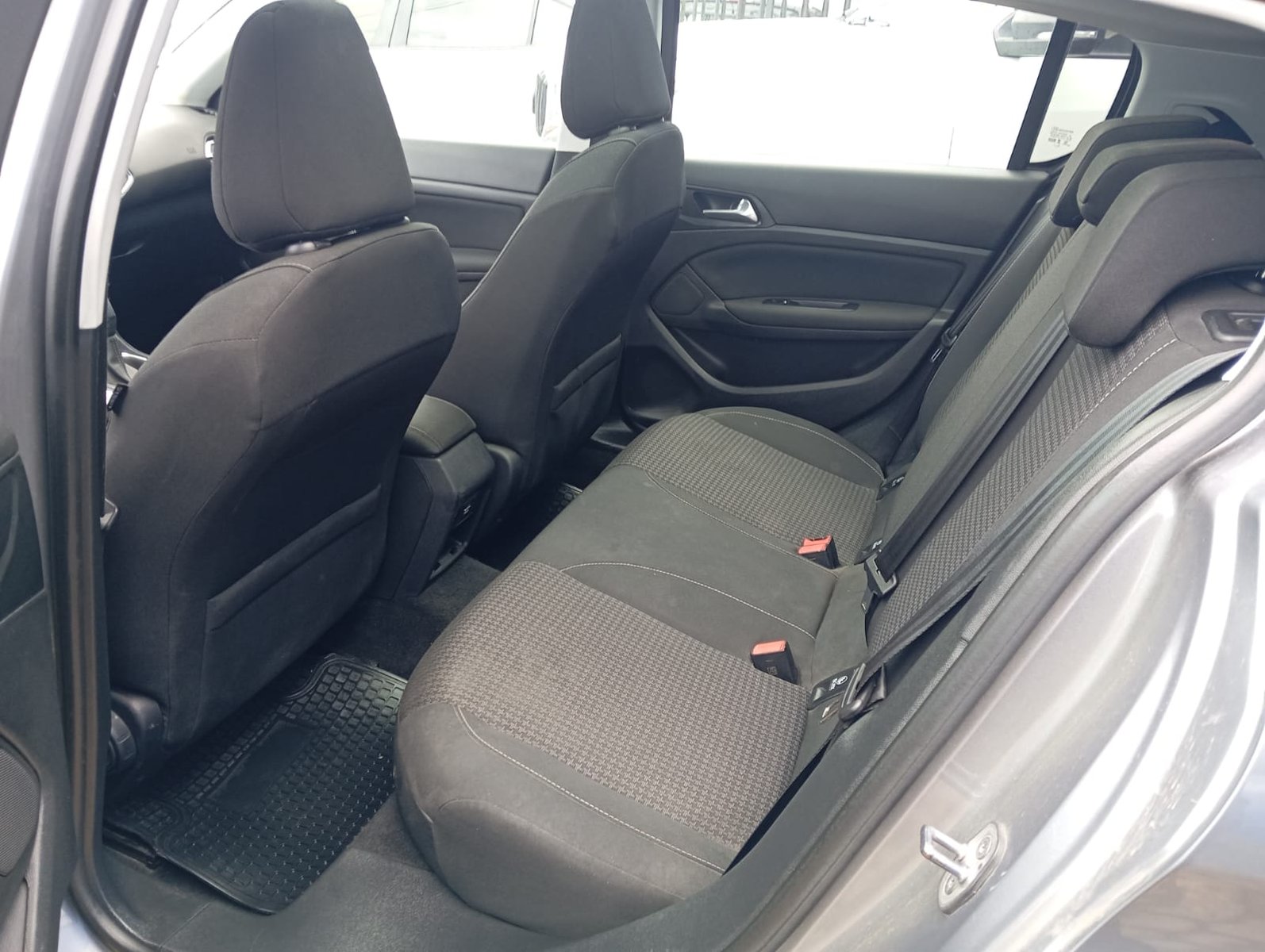 Peugeot 308 FELINE 1.6 BLUEHDI 120HP 2020 - Imagen 7 de 15