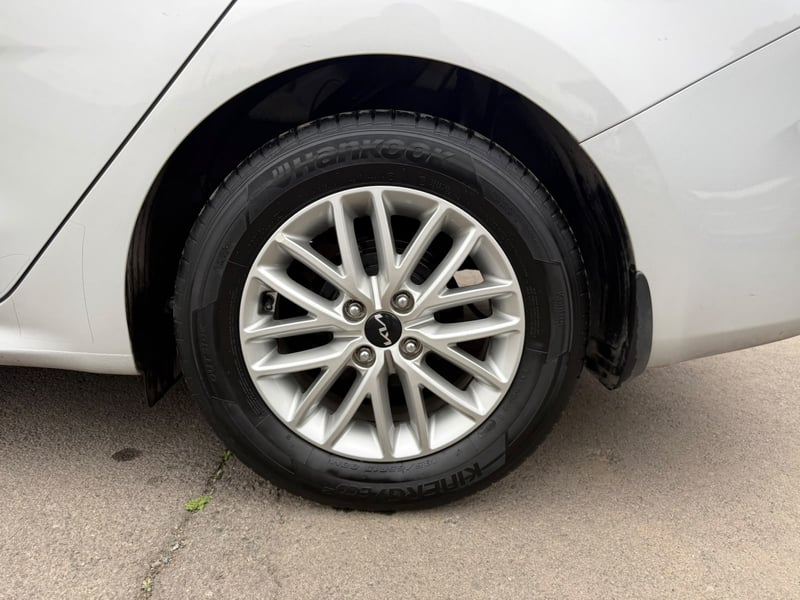 Kia RIO 4 6MT 1.4 2023 - Imagen 19 de 20