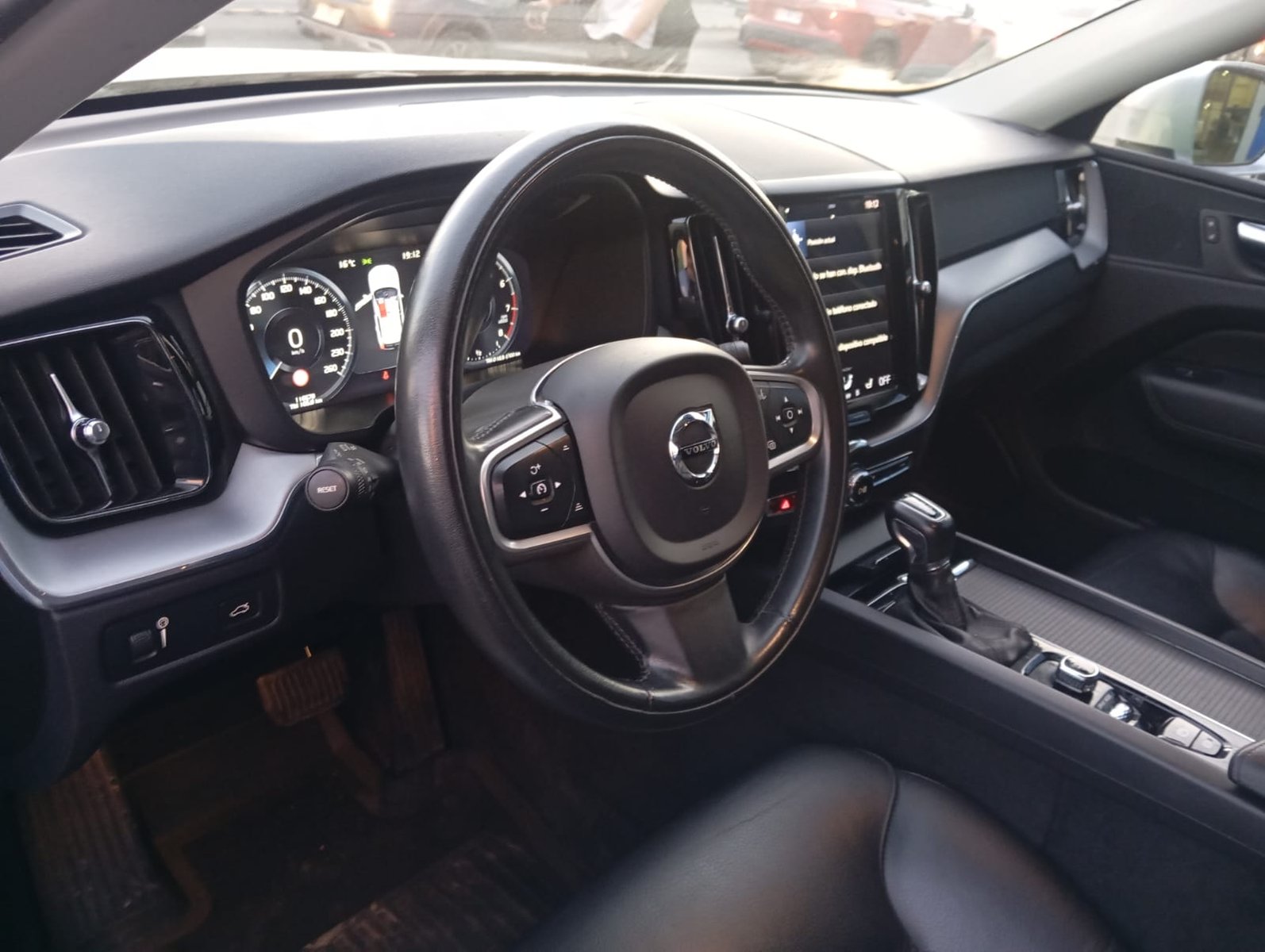 Volvo XC60 T5 MOMENTUM 4X4 2.0 AUT 2021 - Imagen 10 de 13