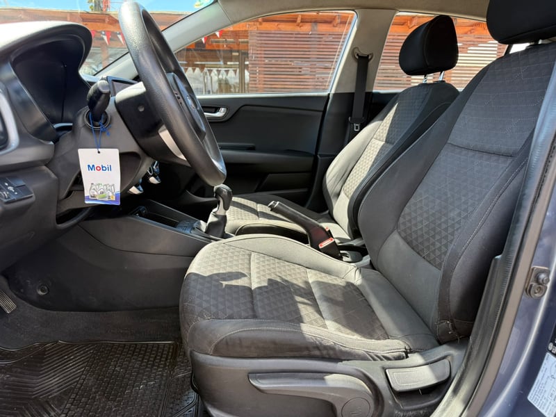 Kia RIO 4 LX 1.4 2019 - Imagen 8 de 18