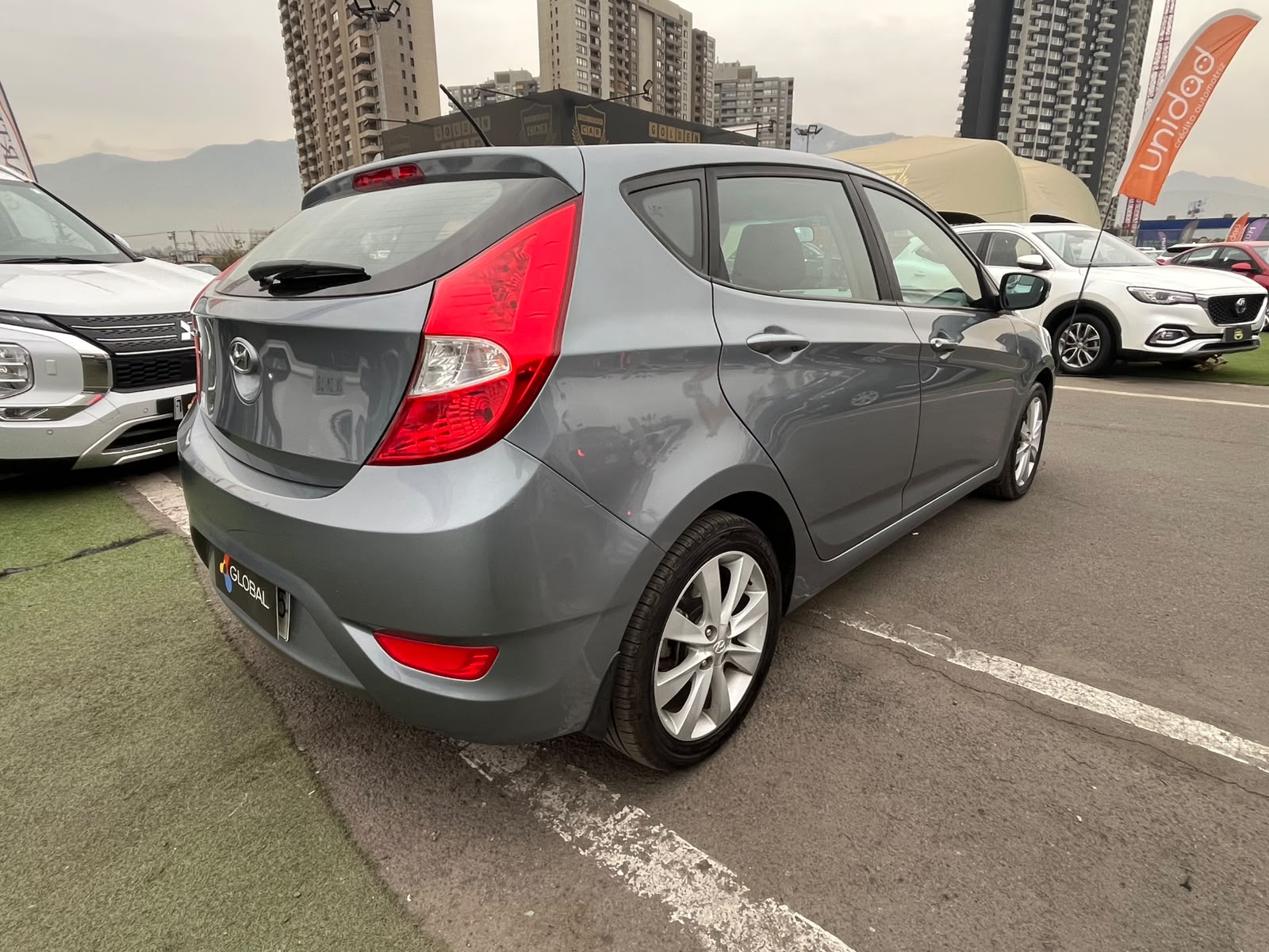 HYUNDAI ACCENT RB HB 1.4 2018 - Foto 5 de 17
