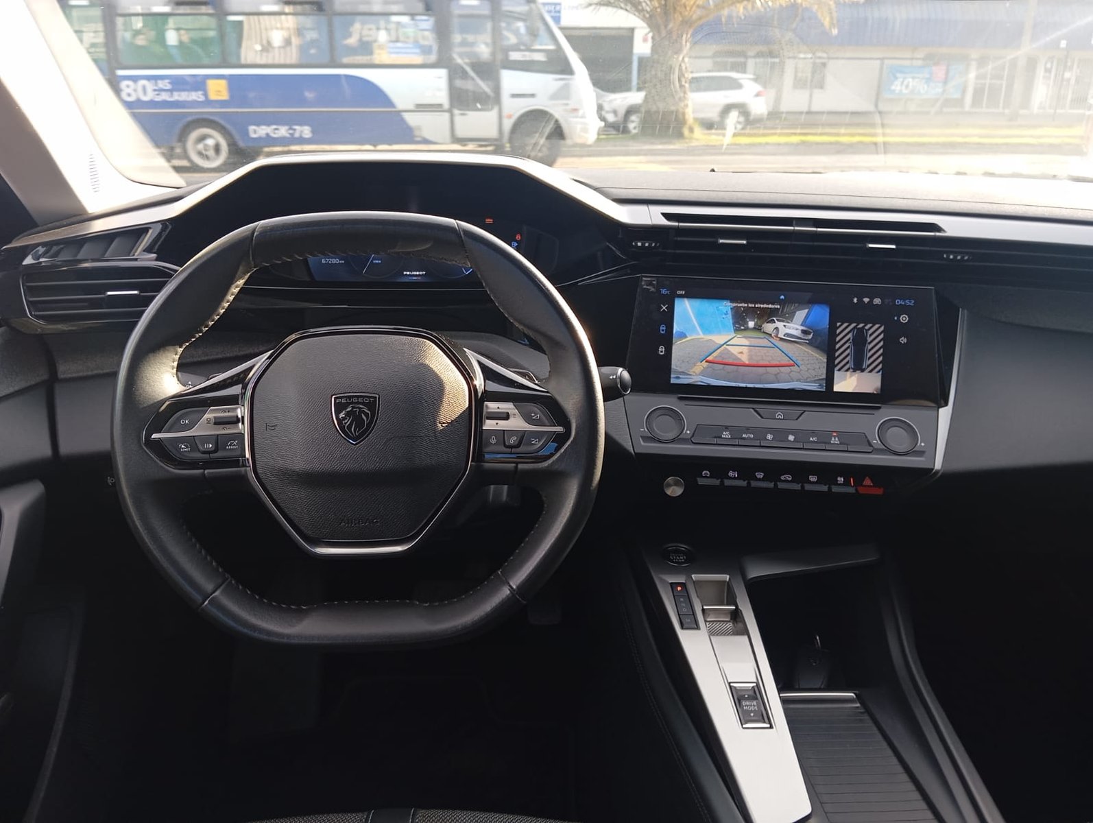 Peugeot 308 BLUEHDI 1.5 AUT 2025 - Imagen 8 de 12