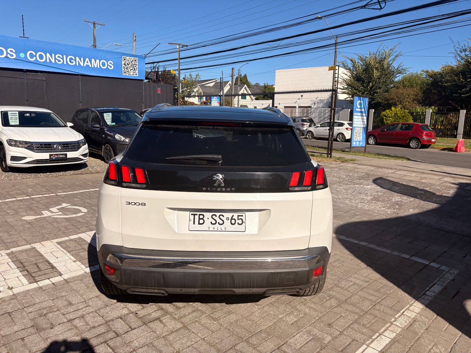 Peugeot 3008 BLUE HDI 130 EAT8 1.5 AUT 2024 - Foto 3 de 10