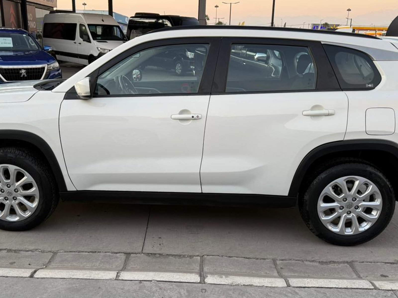 Suzuki NEW GRAND VITARA GL 1.5 2023 - Foto 2 de 18