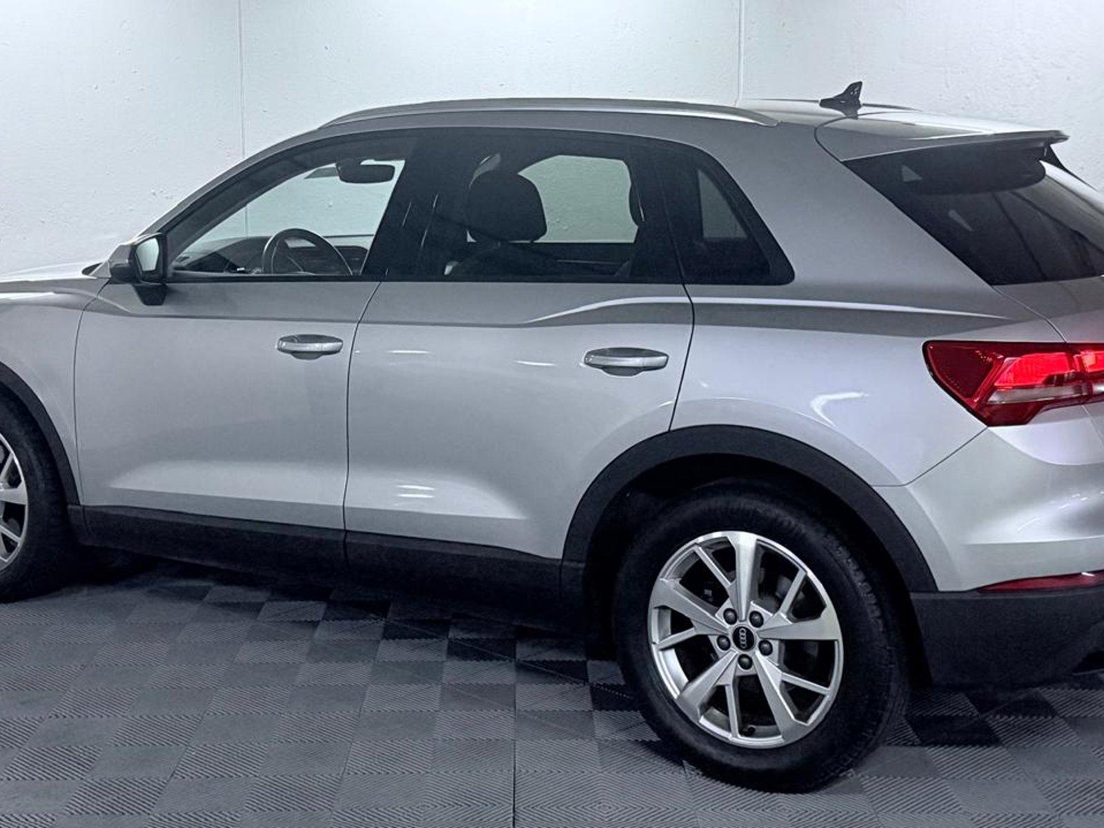 Audi Q3 35 TFSI 1.4 AT 2024 - Foto 3 de 20