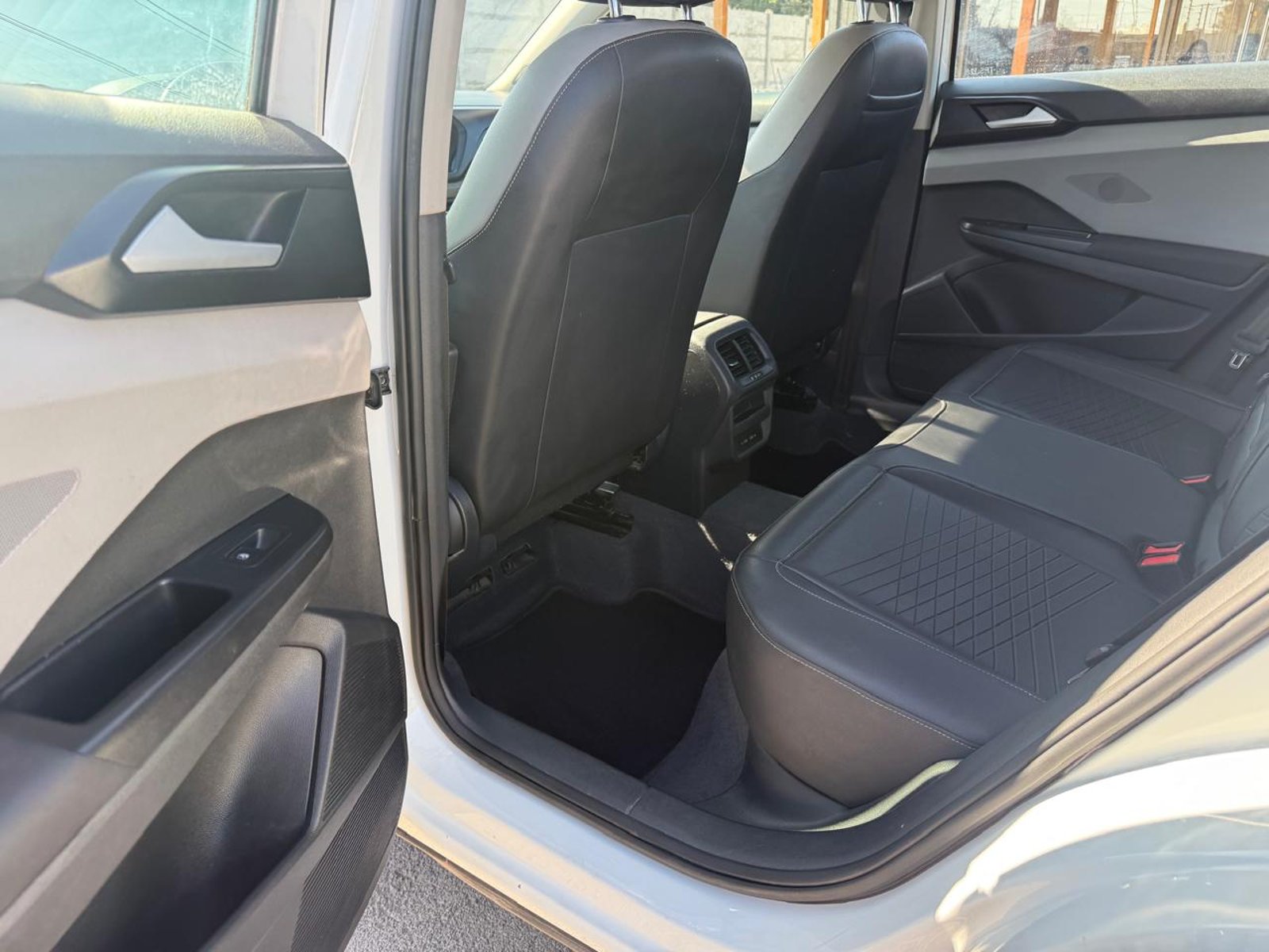 Volkswagen TAOS TSI 1.4 AT 2024 - Imagen 18 de 20