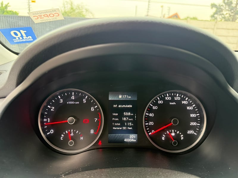 Kia RIO 4 6MT 1.4 2023 - Imagen 14 de 20