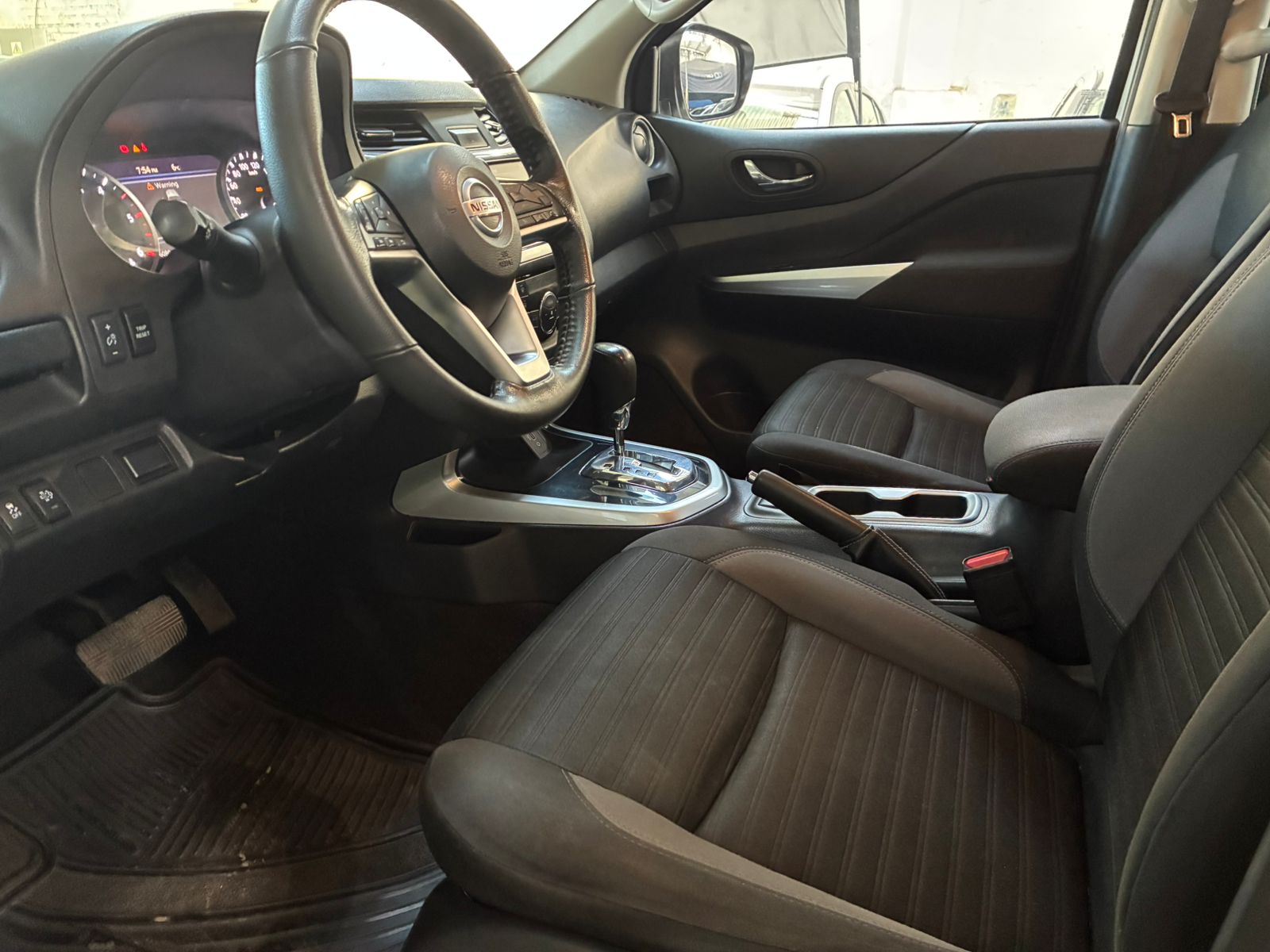 NISSAN NAVARA DC 4X4 2.3 AUT 2021 - Imagen 7 de 11