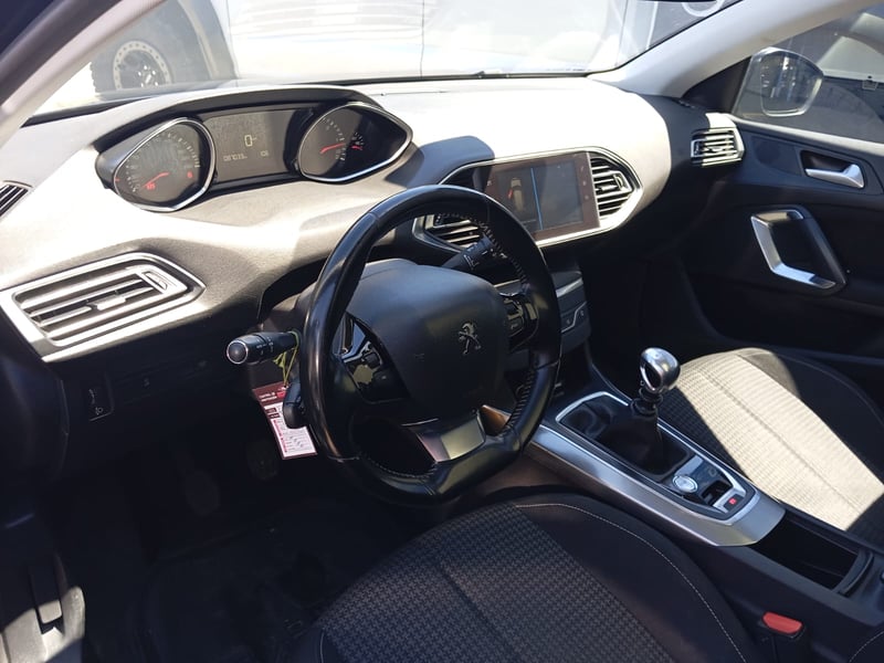 Peugeot 308 ALLURE BLUEHDI 1.5 2019 - Imagen 7 de 15