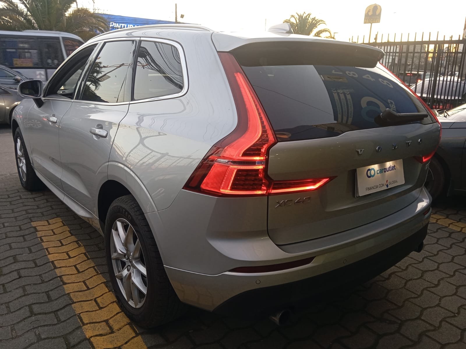 Volvo XC60 T5 MOMENTUM 4X4 2.0 AUT 2021 - Foto 2 de 13