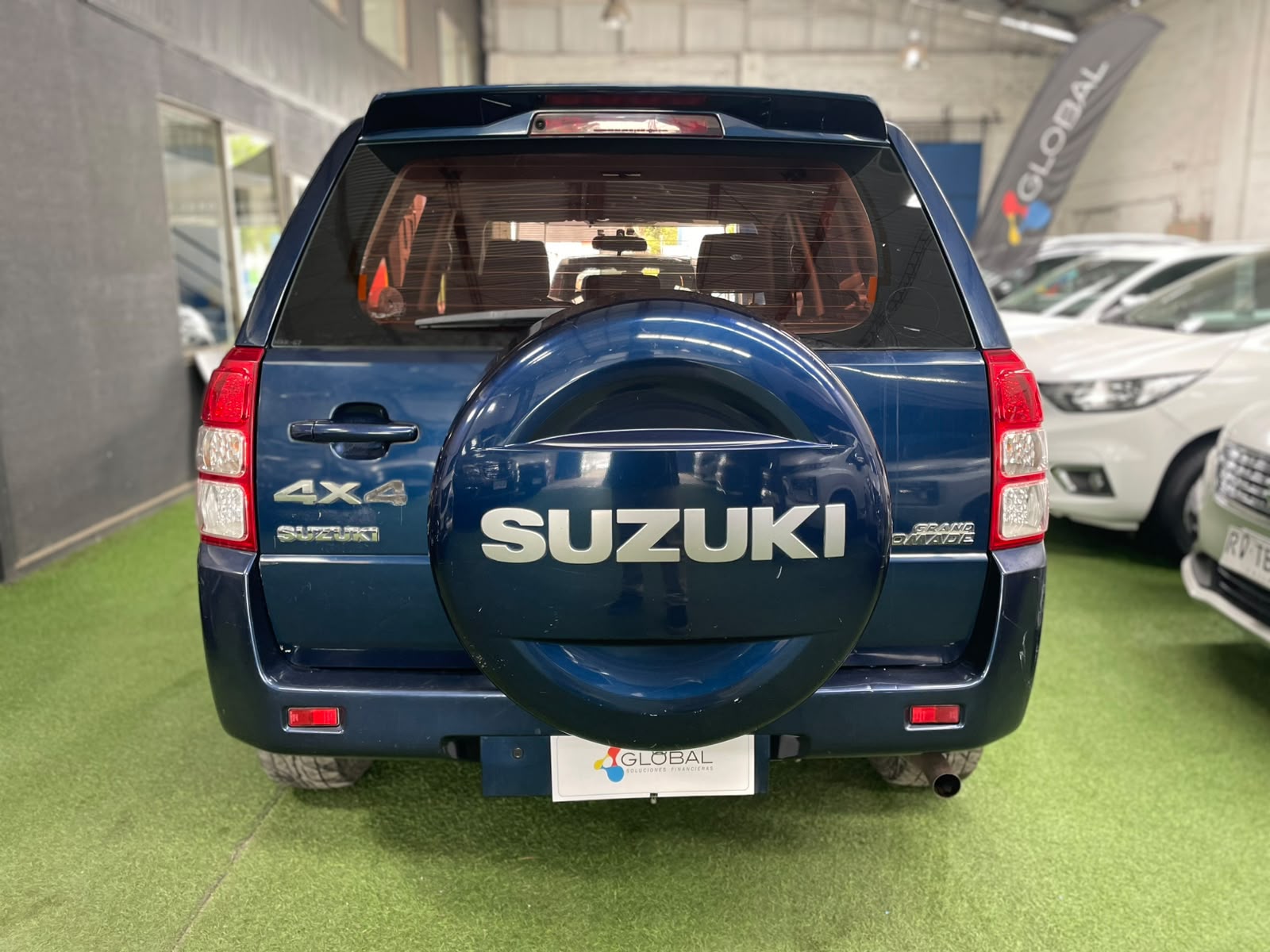 Suzuki GRAND NOMADE GLX 2.4 2015 - Foto 3 de 13