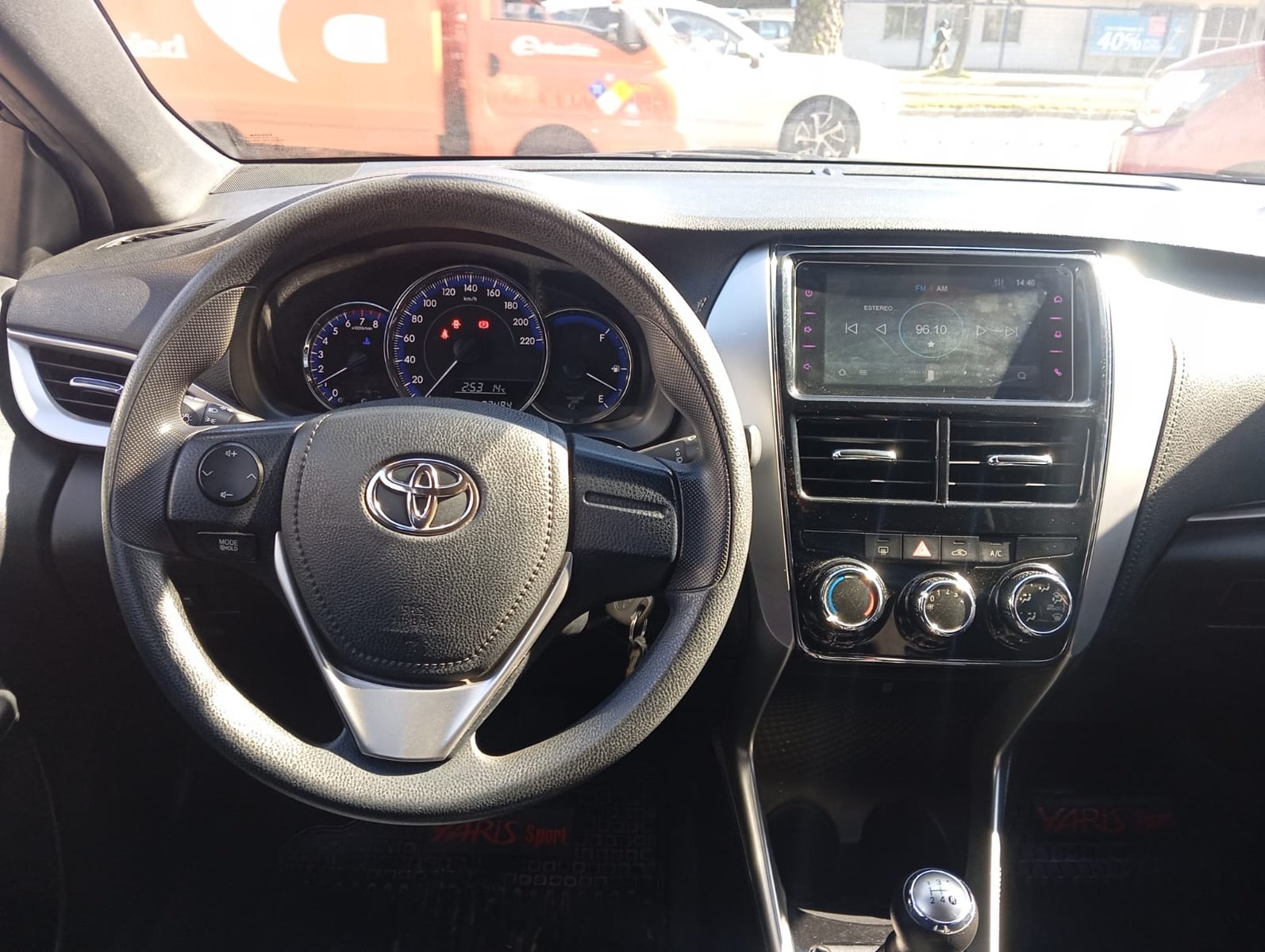 Toyota YARIS GLI 1.5 2019 - Imagen 8 de 13