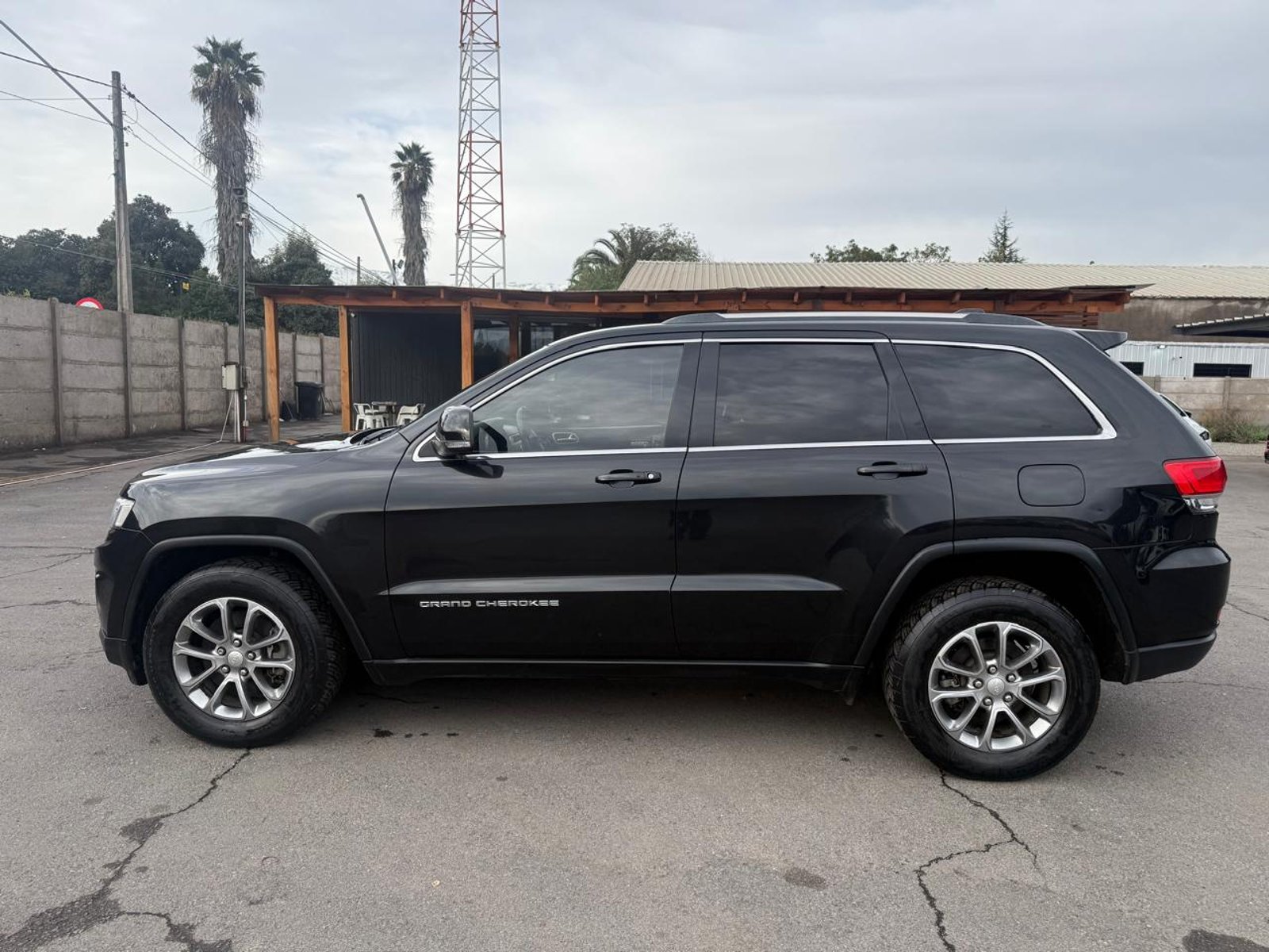 Jeep NEW GRAND CHEROKEE LAREDO 3.6 AUT 2014 - Foto 2 de 20
