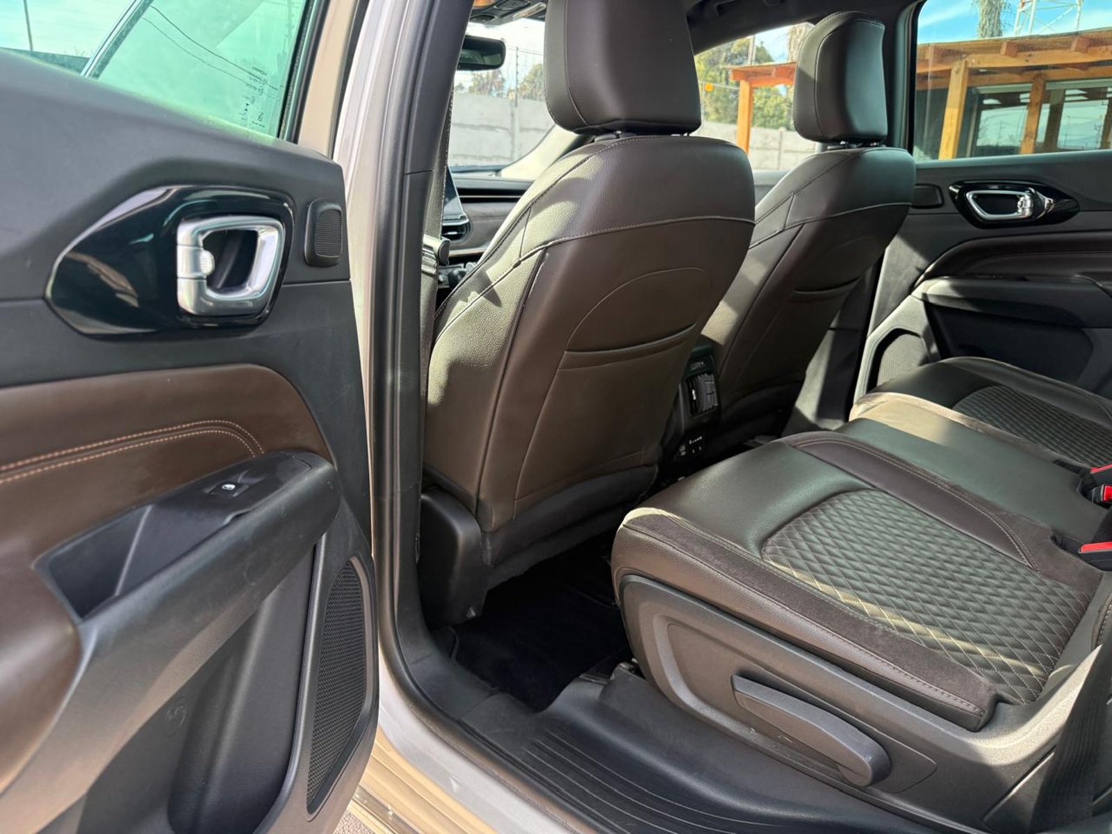JEEP COMMANDER OVERLAND 4X4 2.0 AUT 2023 - Imagen 19 de 20