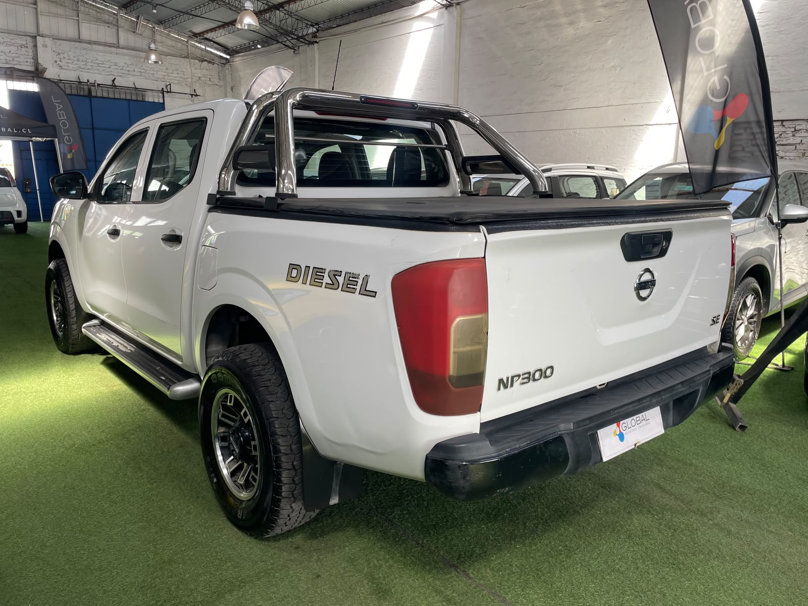 Nissan NP300 DCAB 2.3 2018 - Foto 2 de 9