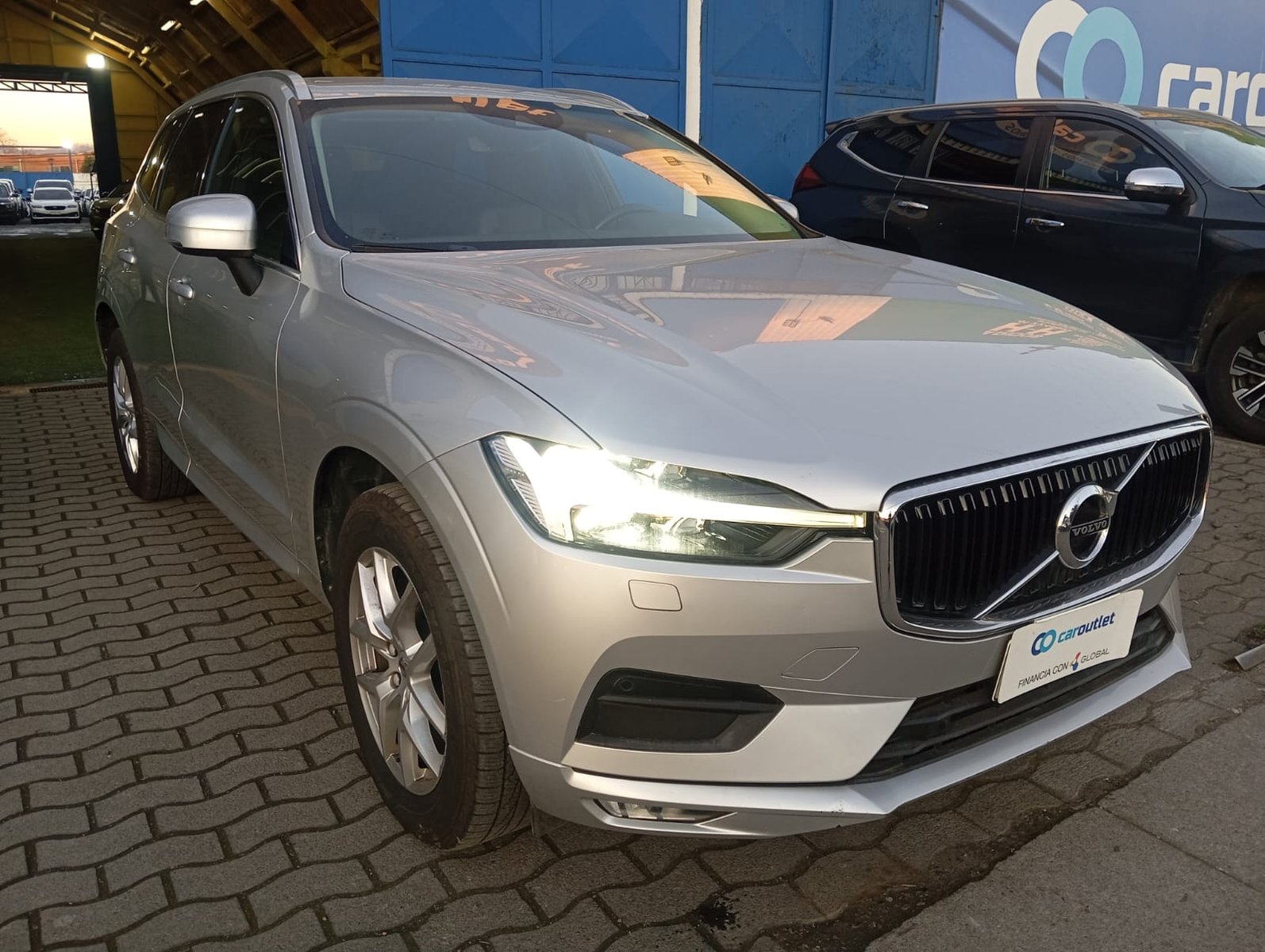 Volvo XC60 T5 MOMENTUM 4X4 2.0 AUT 2021 - Imagen 5 de 13