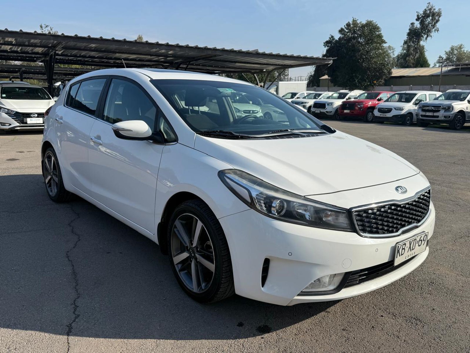 Kia CERATO 5 EX 1.6L 6MT S. PACK 2018 - Imagen 7 de 20