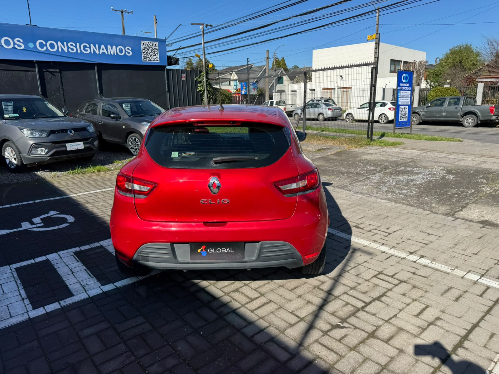 Renault CLIO IV HB 1.2 2020 - Foto 3 de 10
