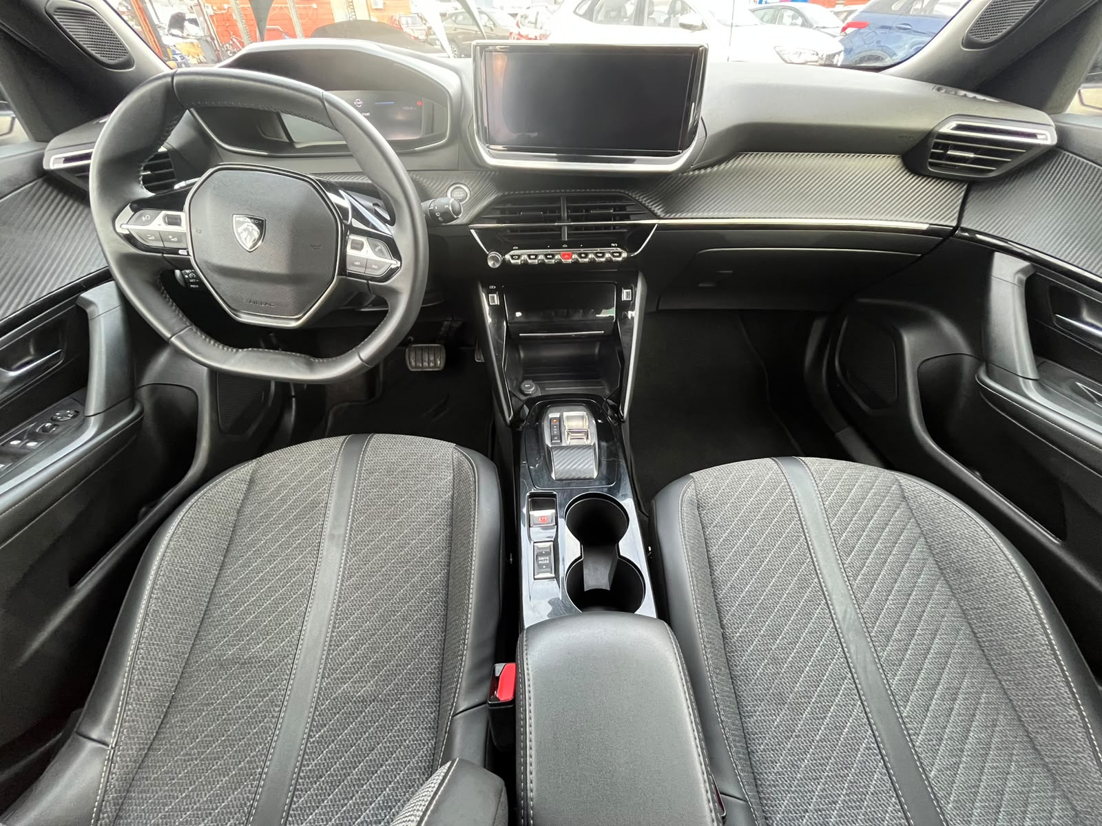 Peugeot 2008 BLUE HDI 130 EAT8 1.5 AUT 2025 - Imagen 11 de 18