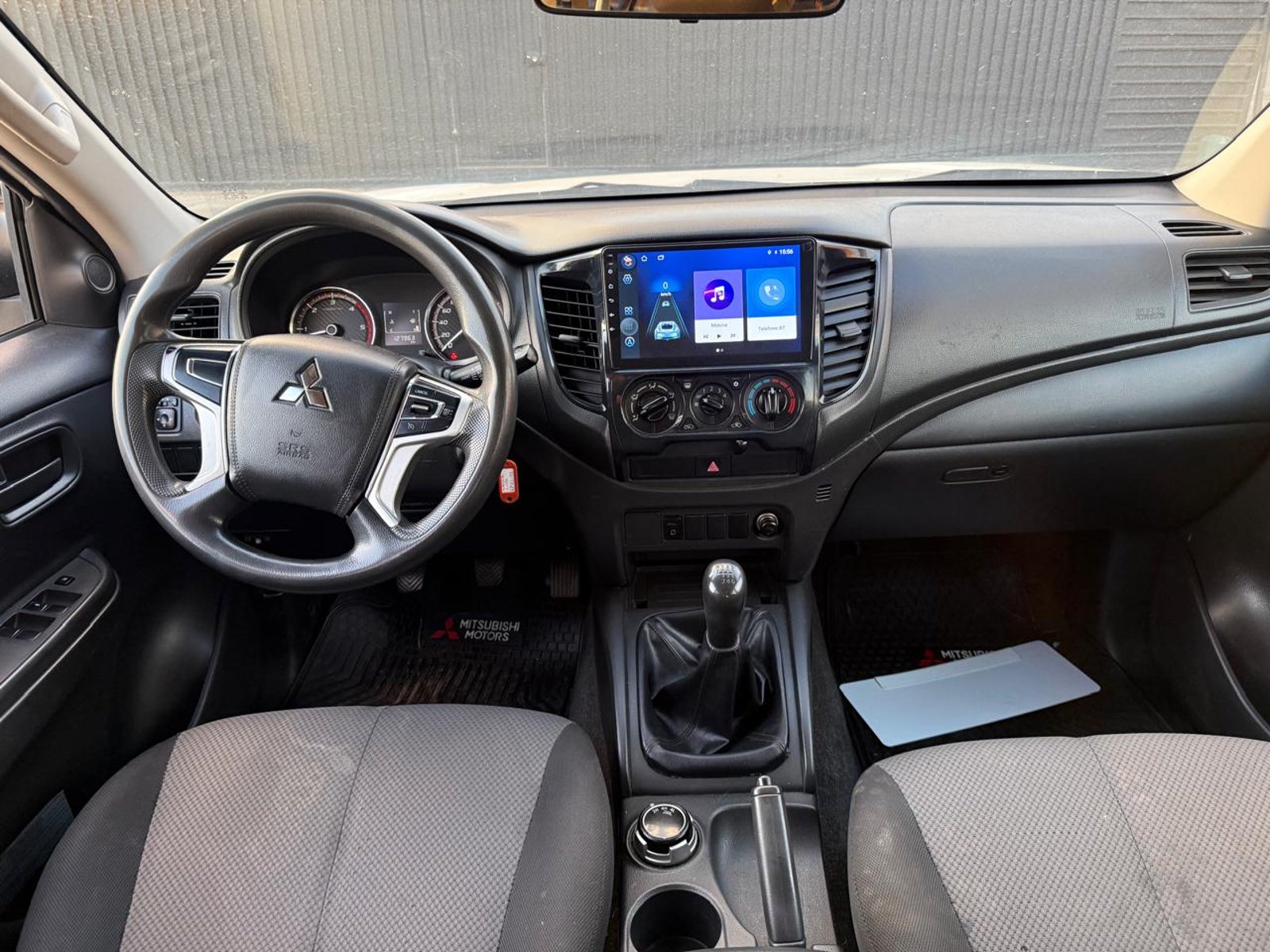 MITSUBISHI L200 D/C TD KATANA CRT 4X4 2022 - Imagen 13 de 20