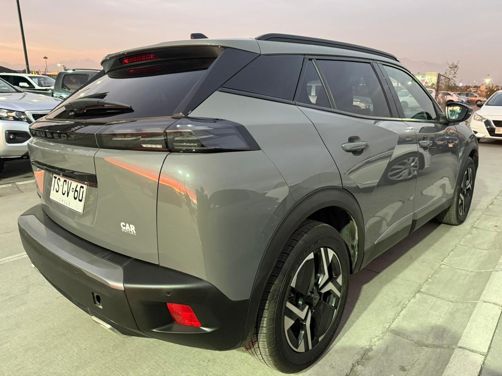PEUGEOT 2008 ALLURE 130 1.2 AUT 2024 - Foto 5 de 19