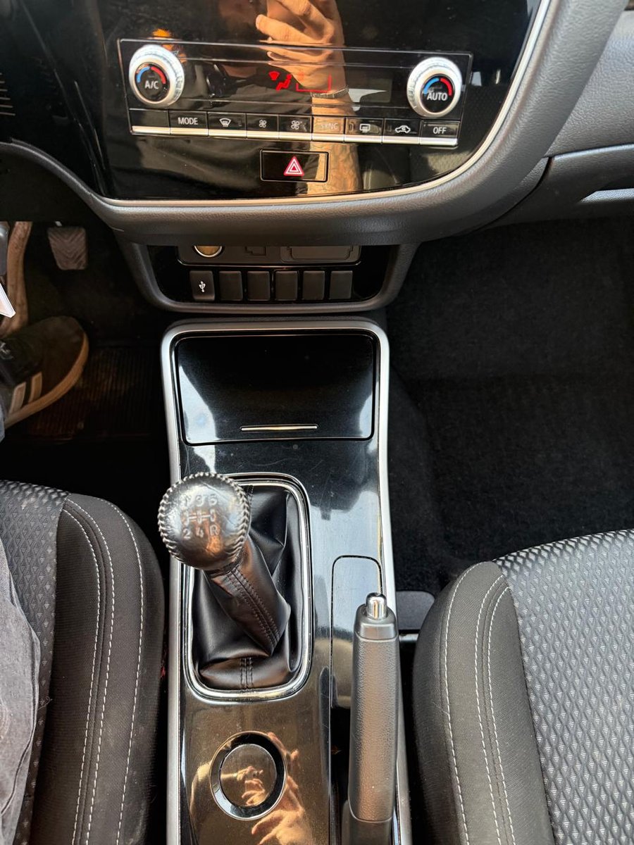 Mitsubishi OUTLANDER 2.0 2023 - Imagen 17 de 20