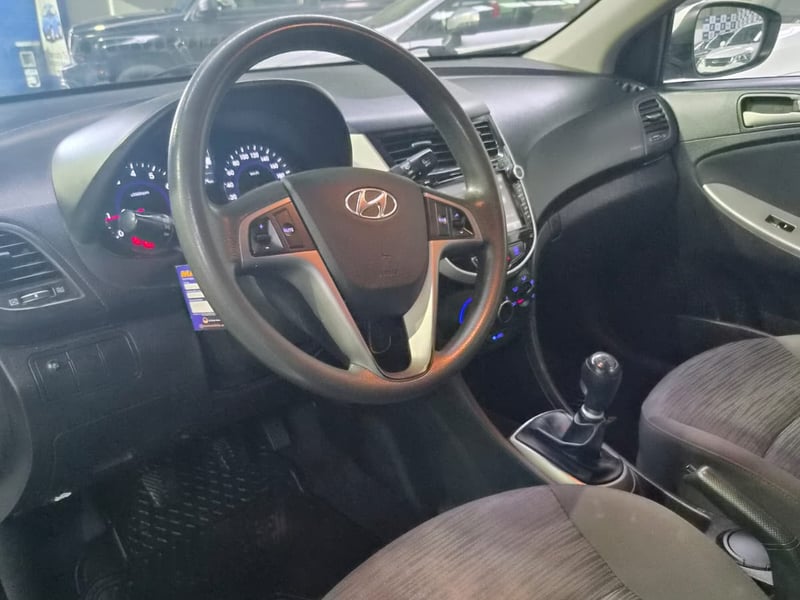 Hyundai ACCENT RB GL 1.4 2017 - Imagen 7 de 9